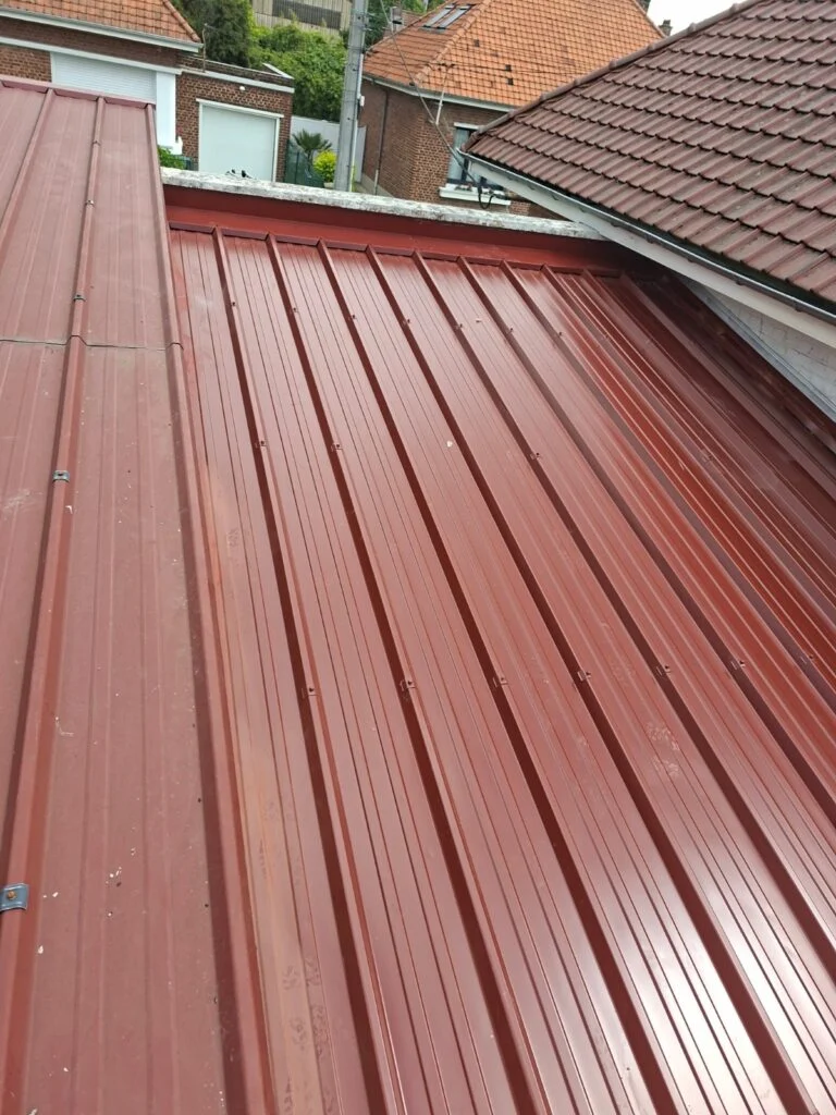 Couverture en bac acier rouge neuve posée par La Française de Couverture